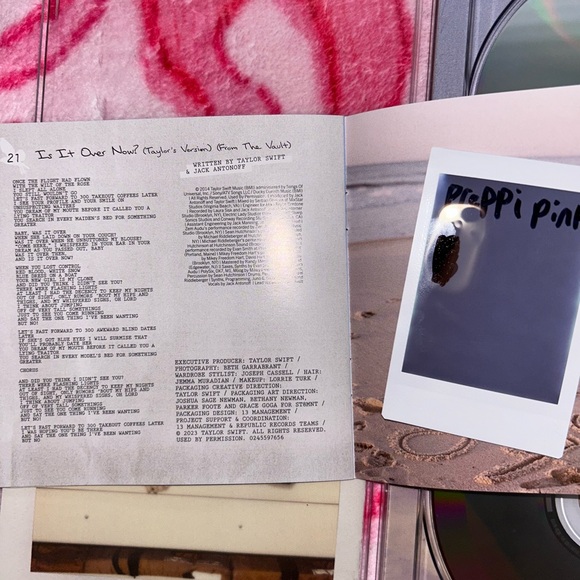 set of 1989 (tv) and 1989 (non taylors version) - Picture 8 of 9